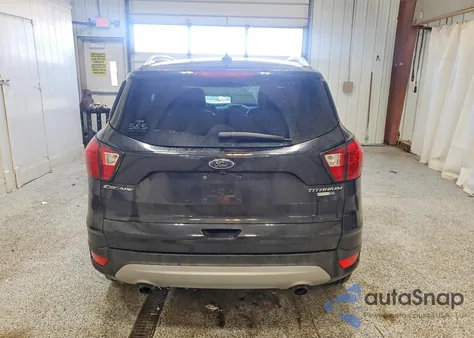 2019 Ford Escape Titanium z USA, uszkodzony, nr VIN 1FMCU9J92KUB11580